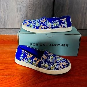 TOM'S size Y1.5 Glow-in-the-Dark Octupus Sneaks.